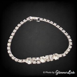 Vintage Mid Century Clear Rhinestone Bracelet - Silver Tone 7.25"